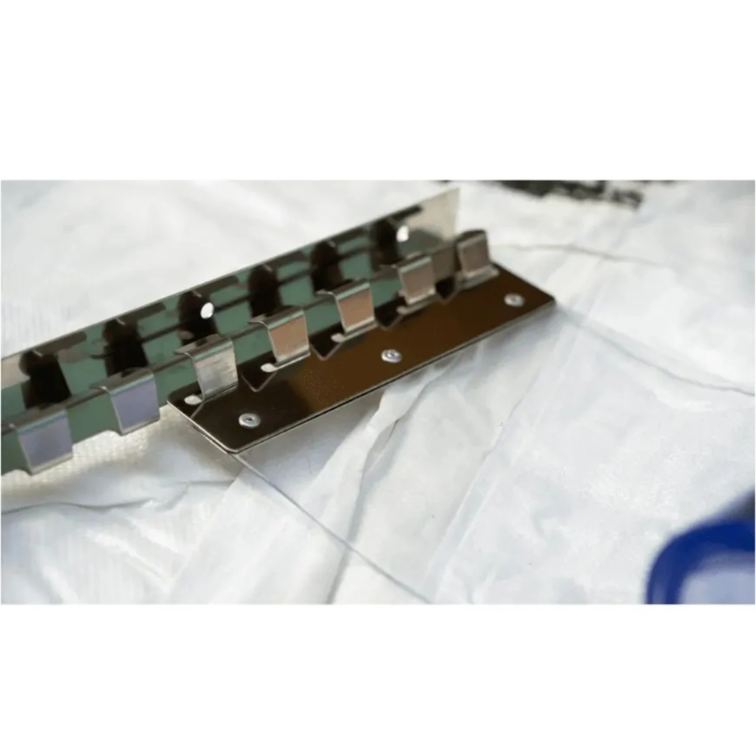 Close-up of the 984 mm PVC strip curtain hanging-set rail and plate assembly